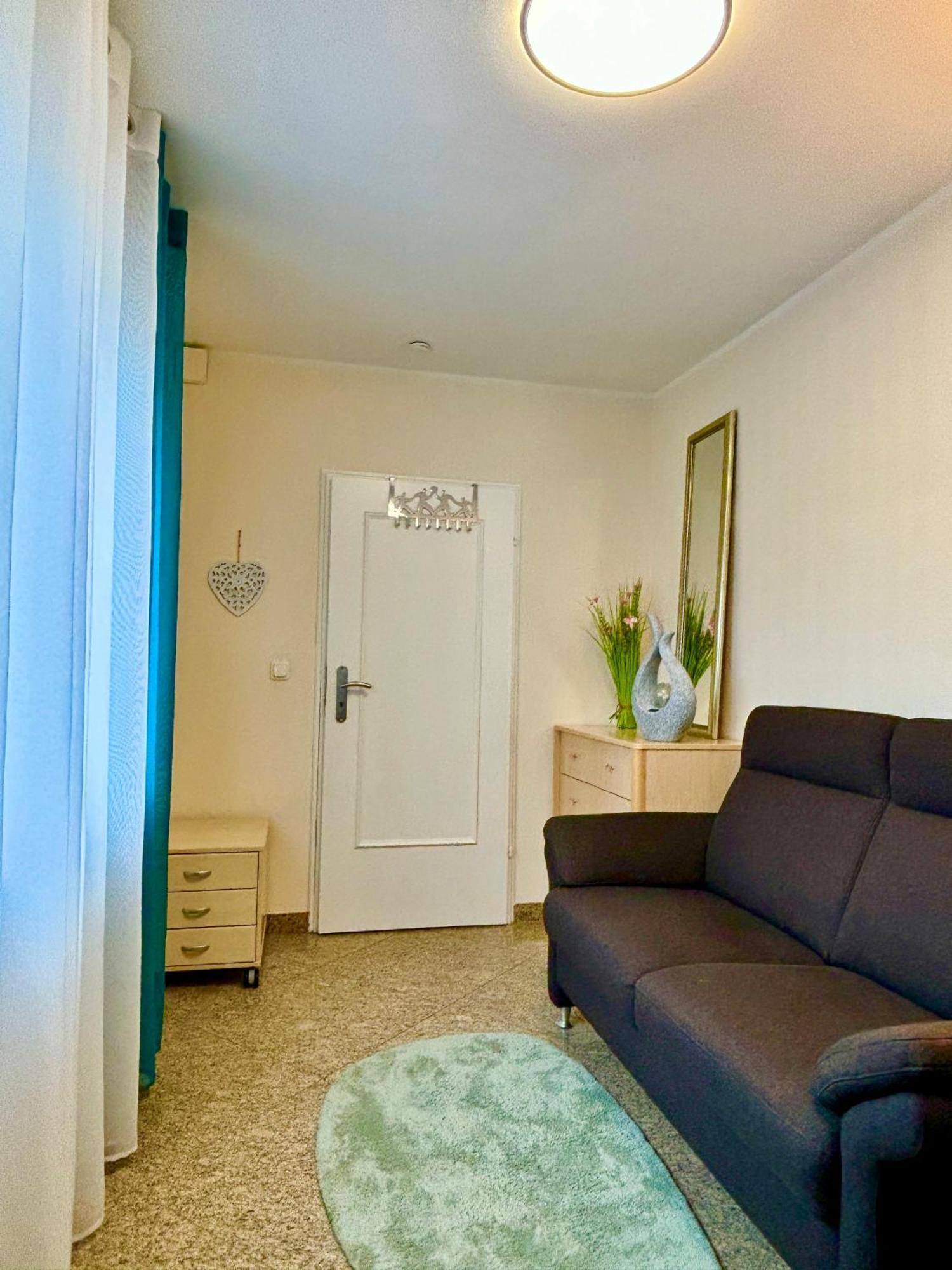 Wolkenzimmer Mit 140 Cm Bett Im Erdgeschoss Seligenstadt Exterior photo